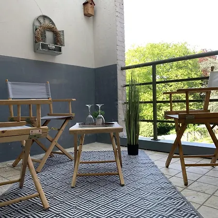 דירה Romantic In With Balcony *